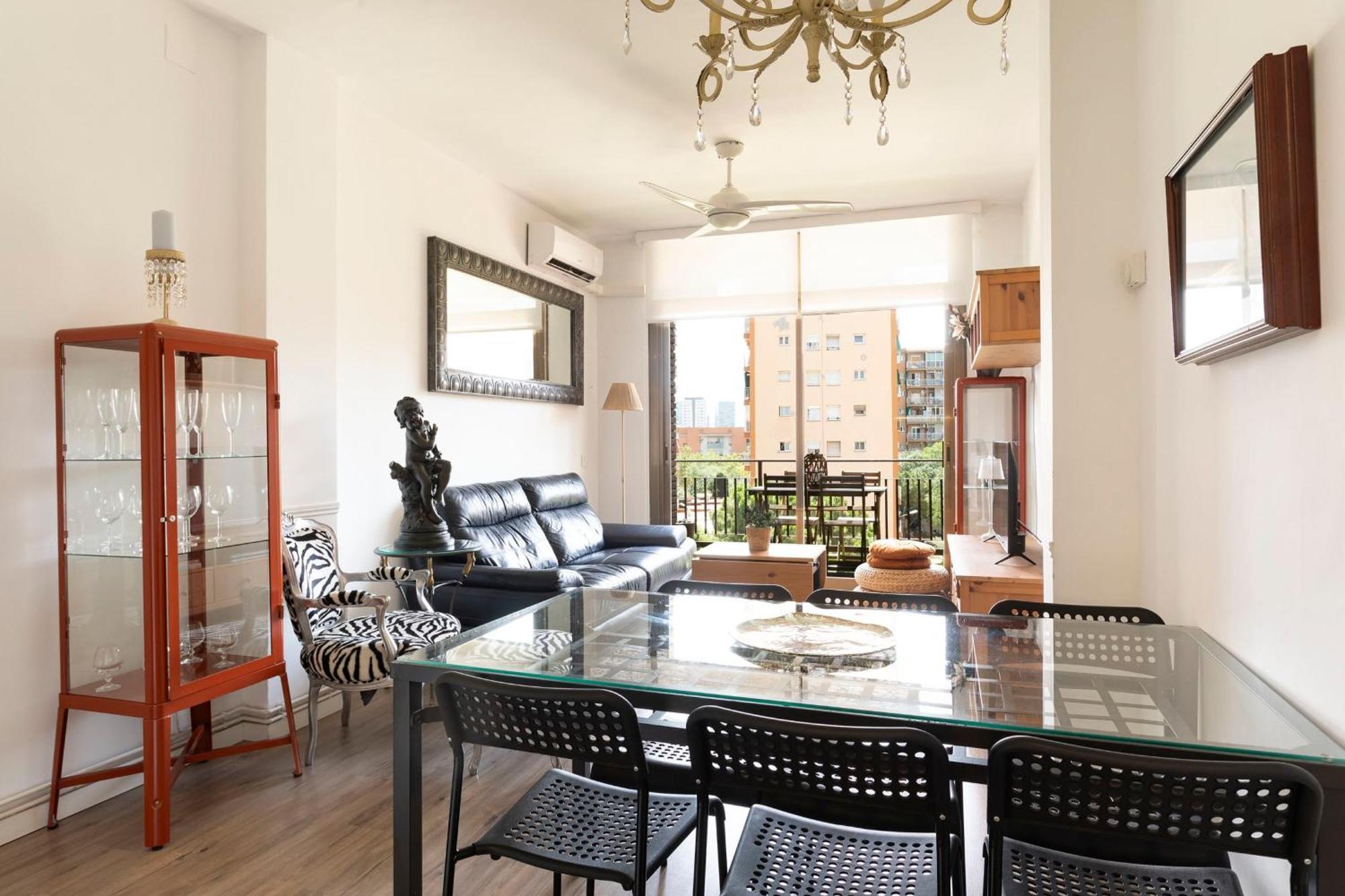 Cozy Apartment Near Fira Gran Via With Ac L'Hospitalet de Llobregat Exterior foto